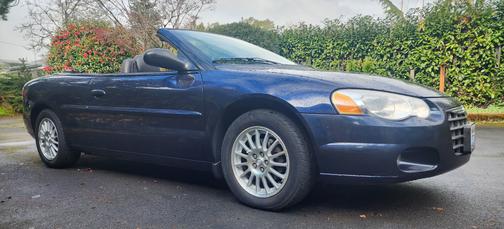 Photo 4 of 20 of 2004 Chrysler Sebring LXi